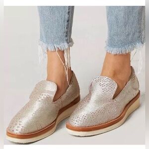 Free People “Snake Eyes” Slip On Silver/Mauve Loafer,Size-39;(US)-8.5
